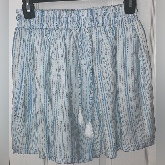 164. Bcbgeneration Striped Shorts - Picture 4 of 9